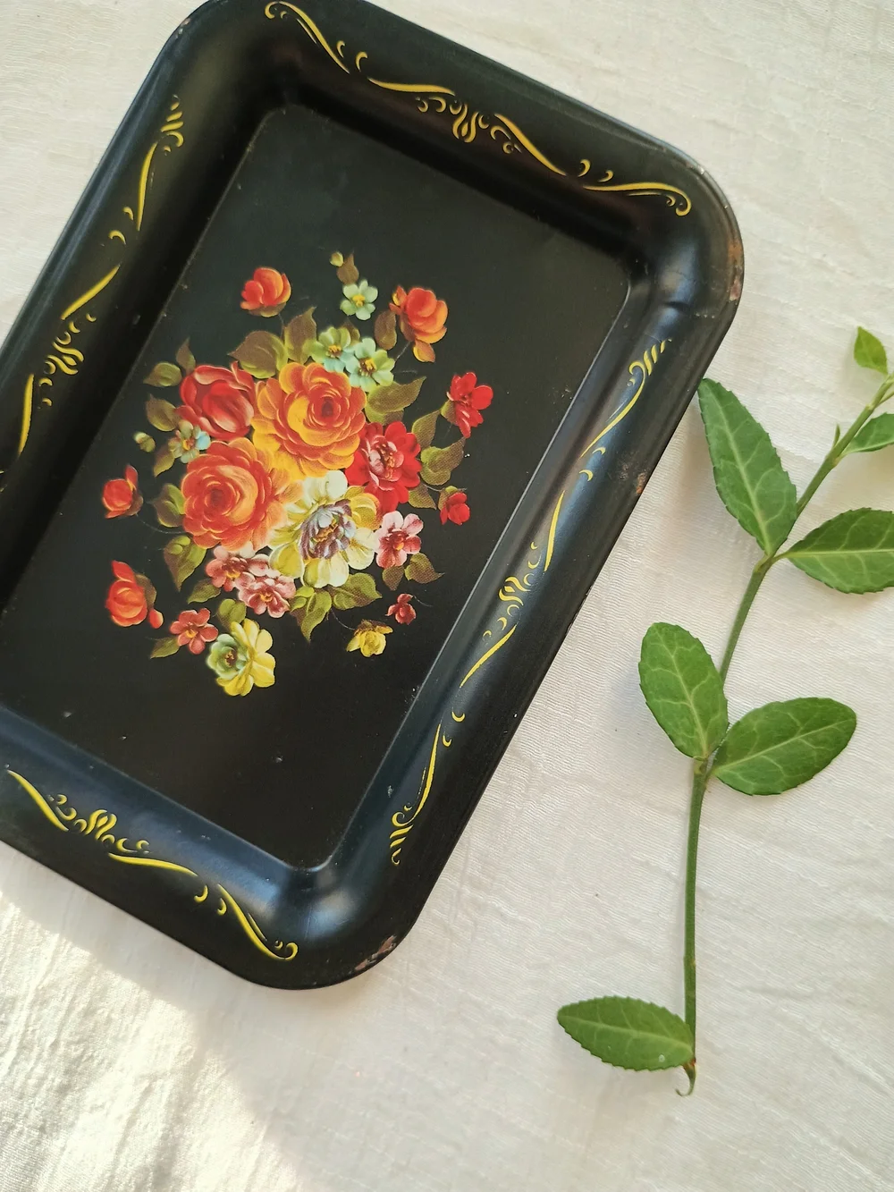 🏮 MCM STYLE 🏮 VTG Black Floral Tôleware Vanity / Pin Tray, Regency, Cottage